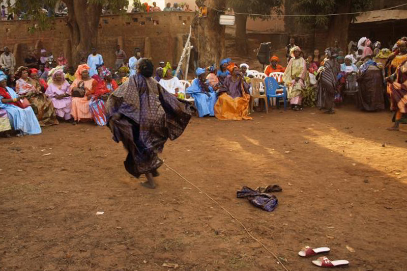 Al momento stai visualizzando VIAGGIO IN MALI: ballando a piedi nudi sulla terra rossa